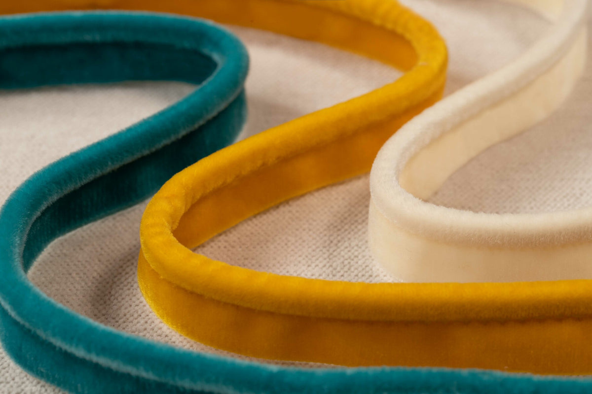 Samuel and Sons Swiss Velvet Grosgrain Piping — scenography
