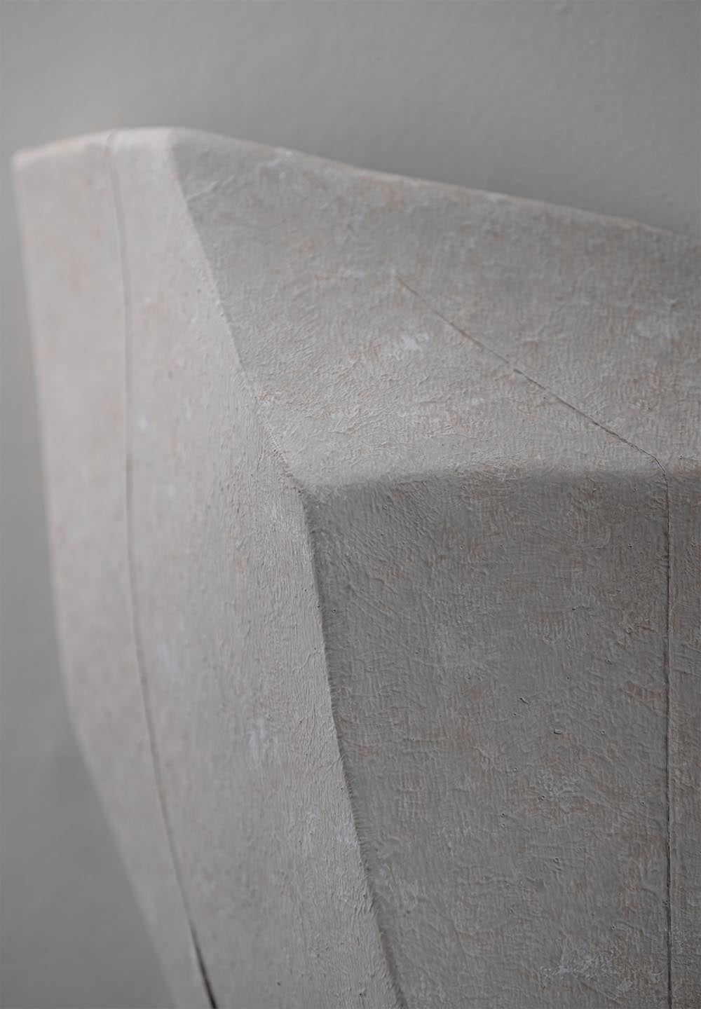 Quartz Wall Light - Decayed Plaster