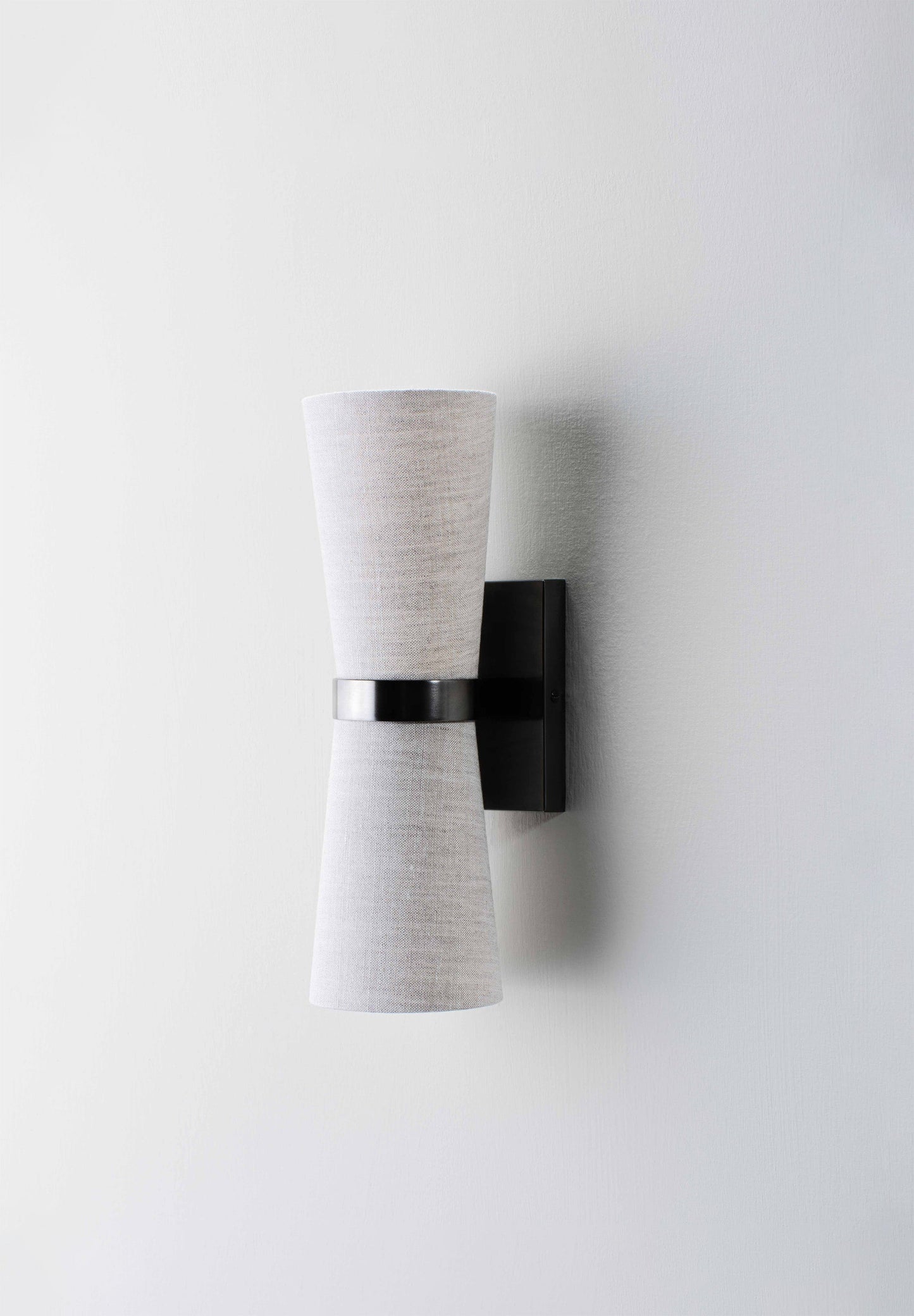 Porta Romana I Lilburn Wall Light Large