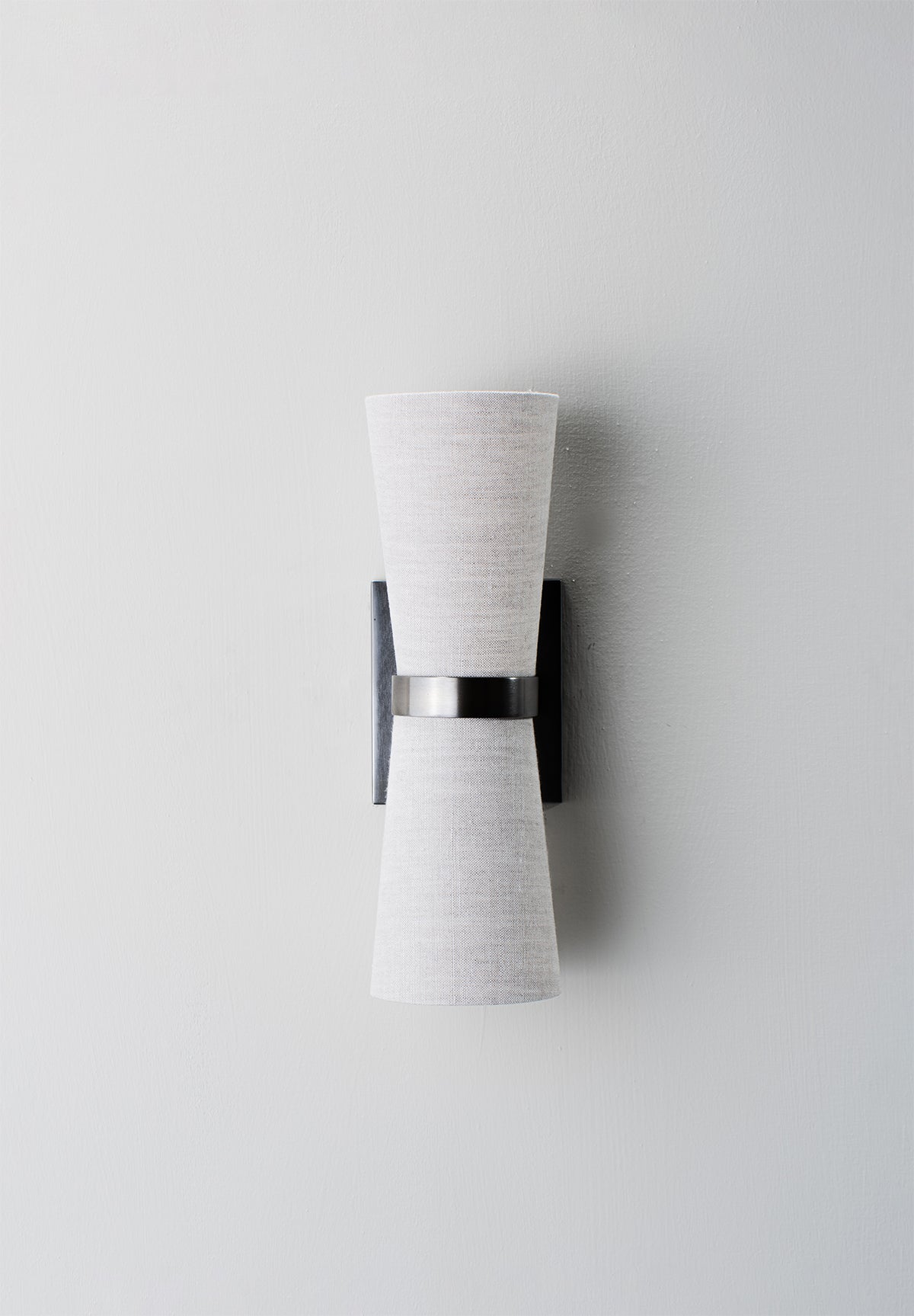 Porta Romana I Lilburn Wall Light Large