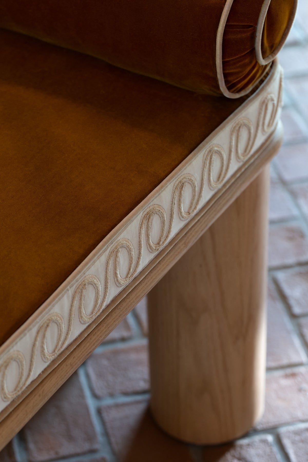 Samuel and Sons Terra Garland Border — scenography