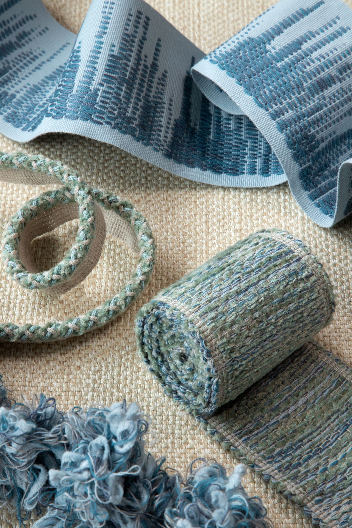 Samuel and Sons Terrace Strié Chenille Border — scenography