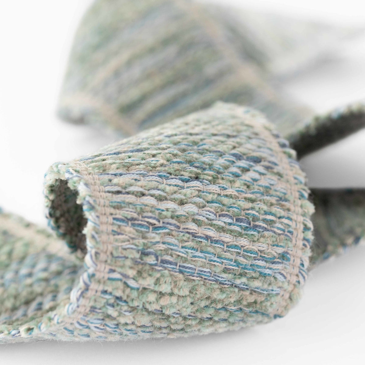 Samuel and Sons Terrace Strié Chenille Border — scenography