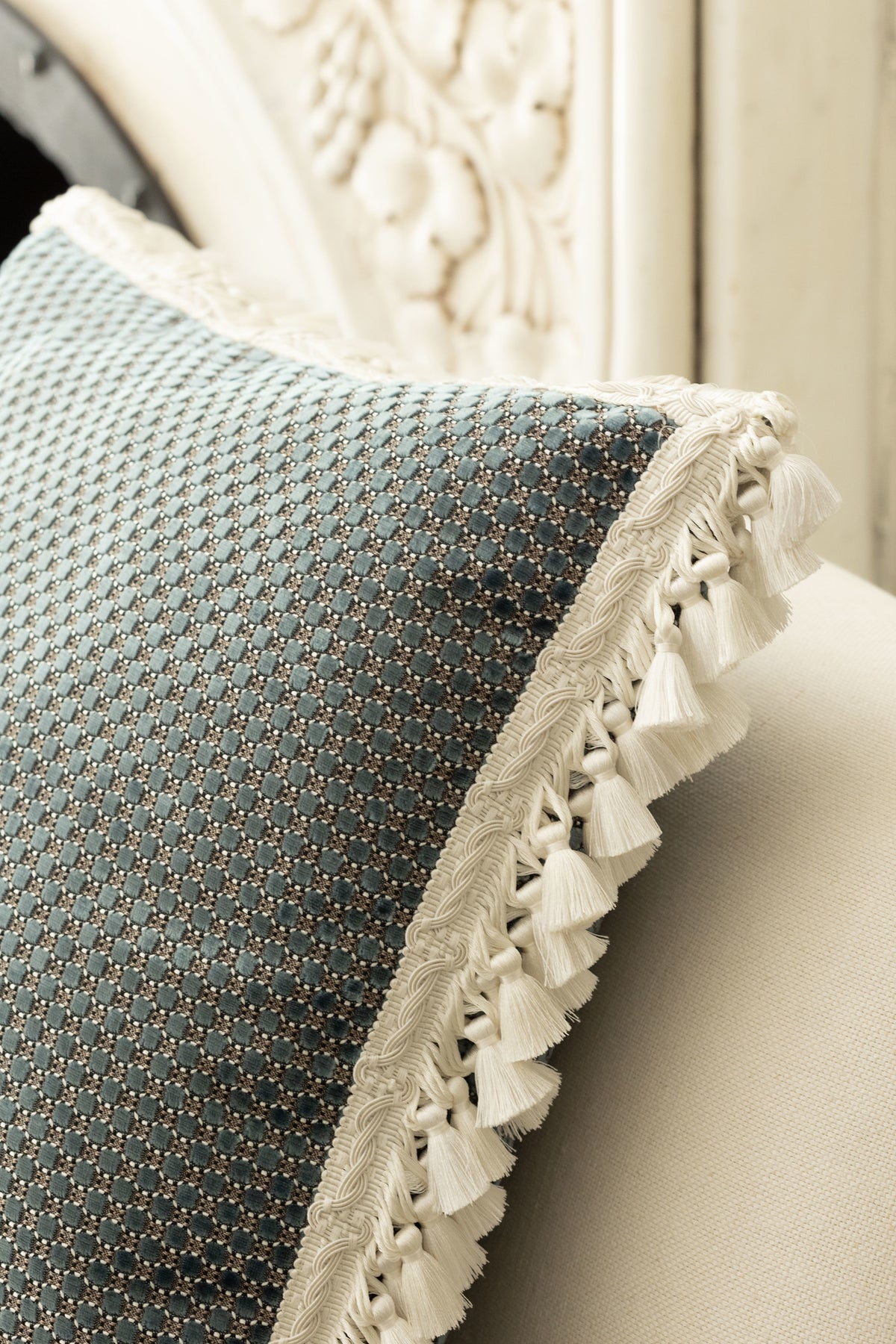 Samuel and Sons Trianon Scalloped Tassel Frnge — scenography