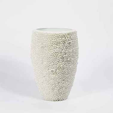 de Le Cuona | Shell Porcelain Vase – White