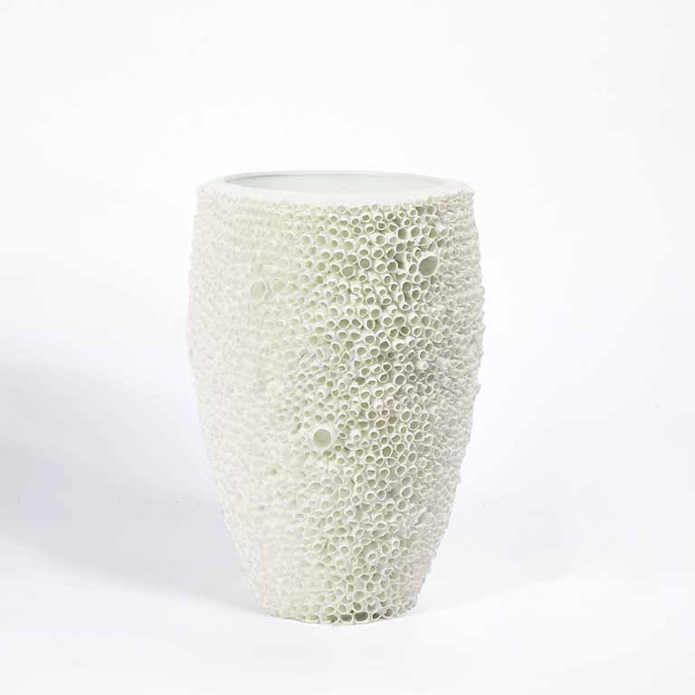de Le Cuona | Shell Porcelain Vase – White