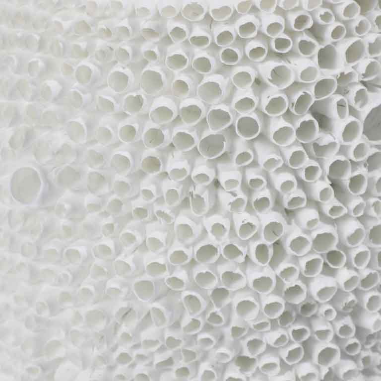 de Le Cuona | Shell Porcelain Vase – White