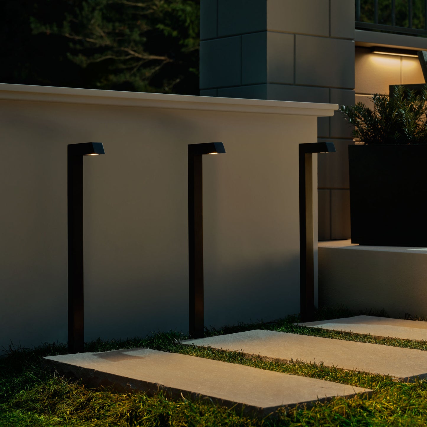 Visual Comfort | Acadia Edge Path & Area Light
