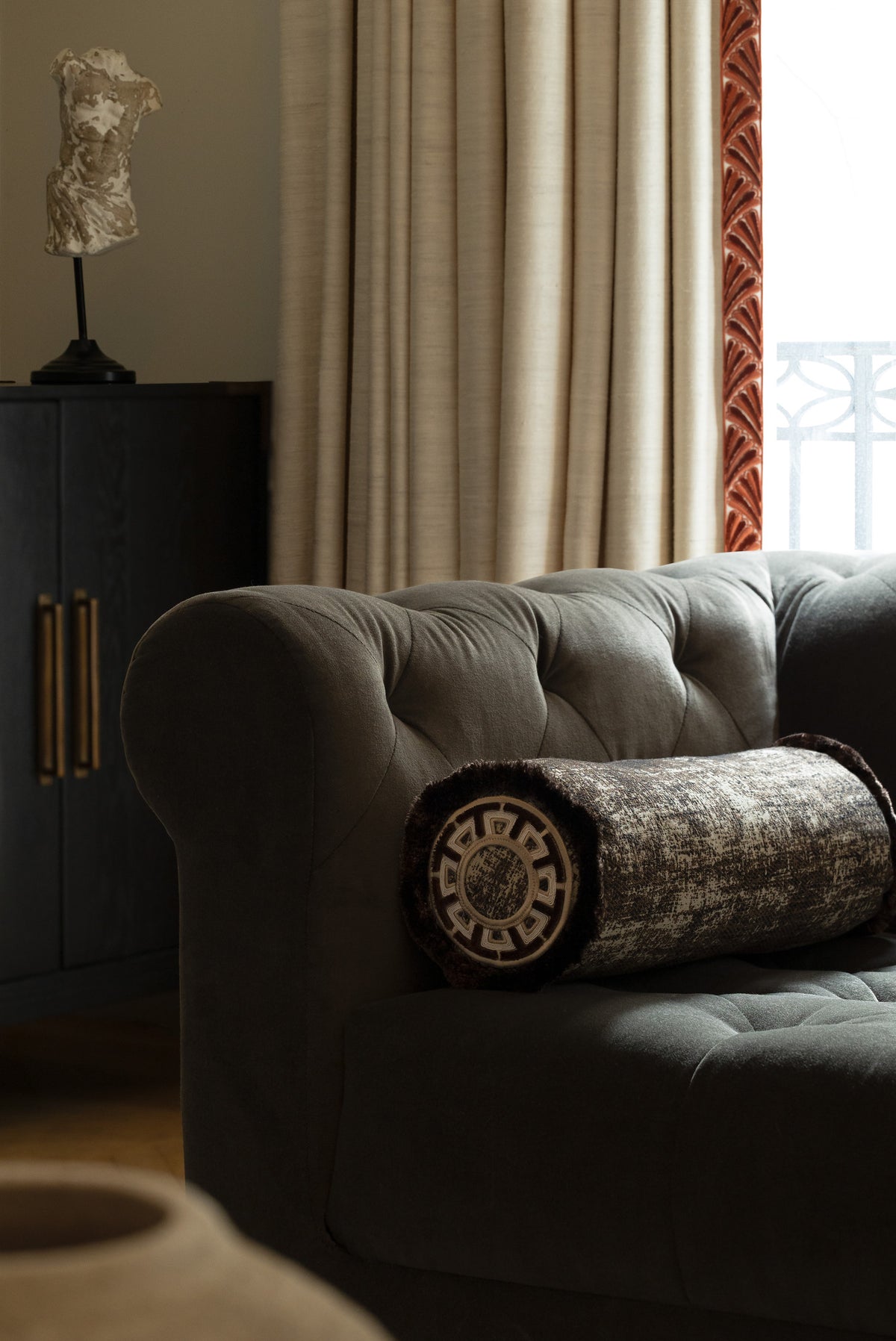 Samuel and Sons Laurentia Velvet Border — scenography