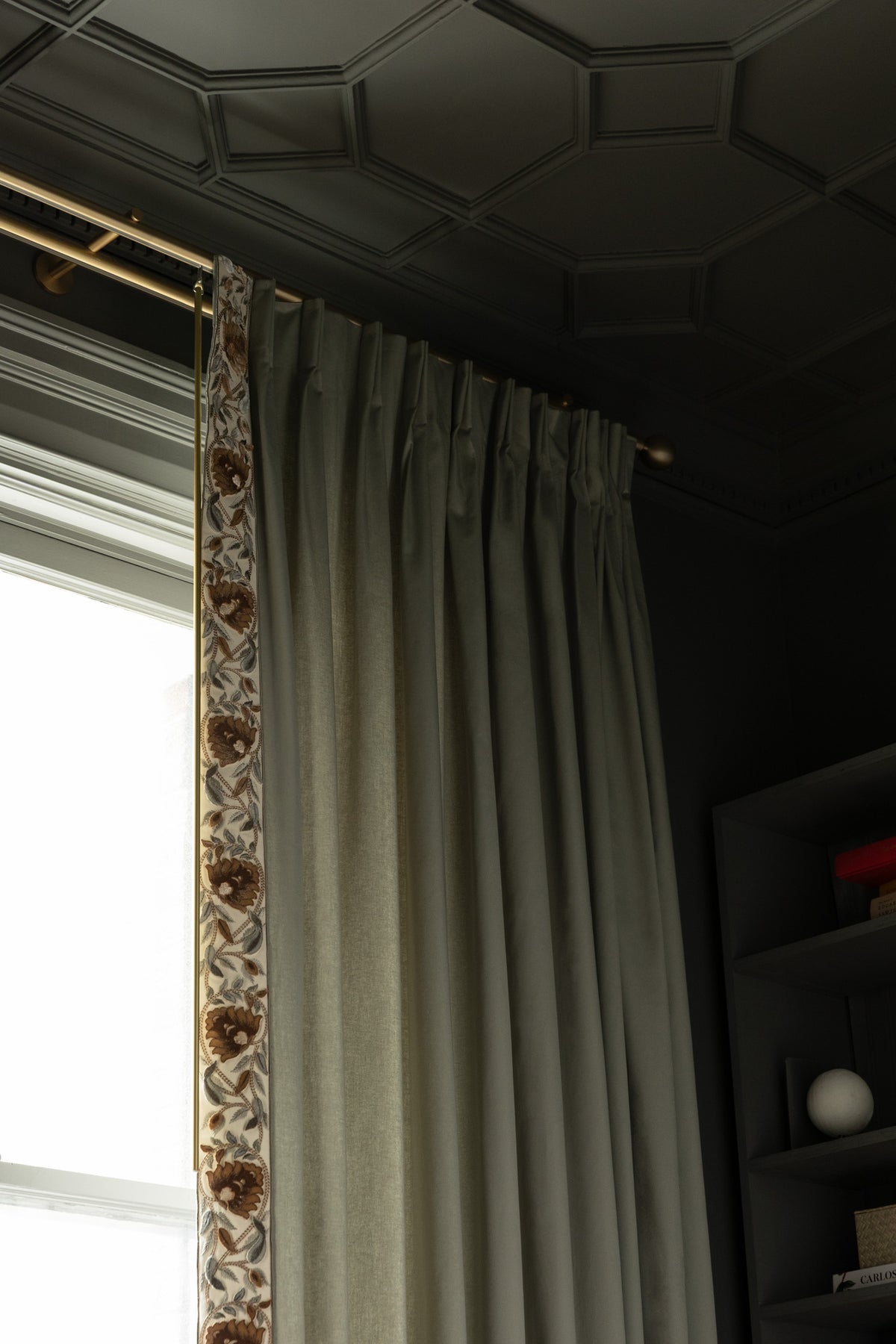 Samuel and Sons Seraphina Velvet Border — scenography