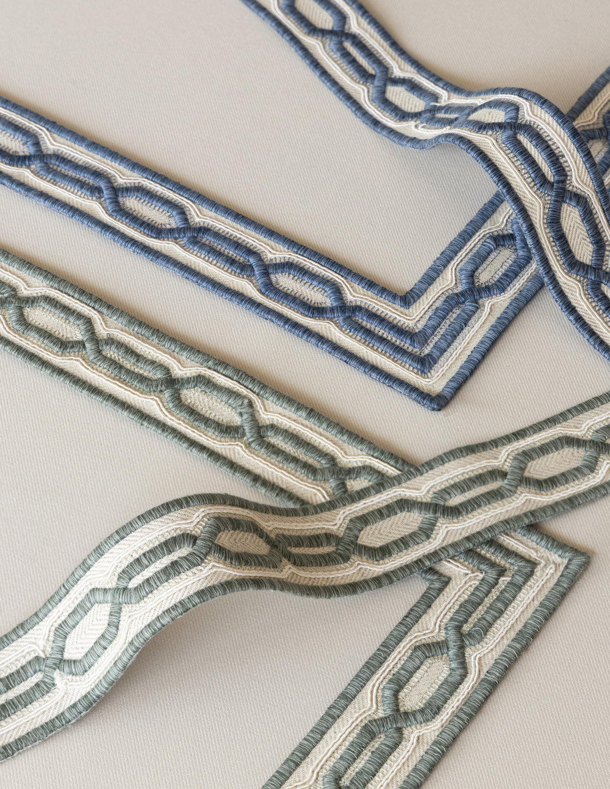 Samuel and Sons Trelliane Embroidered Appliqué Large — scenography