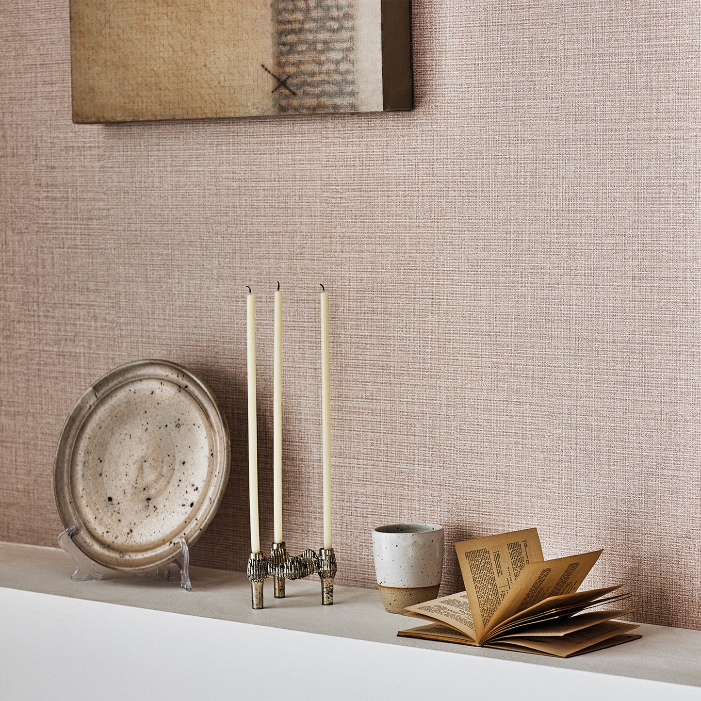 Pierre Frey Romo | Inez Wallcovering – Rose — scenography