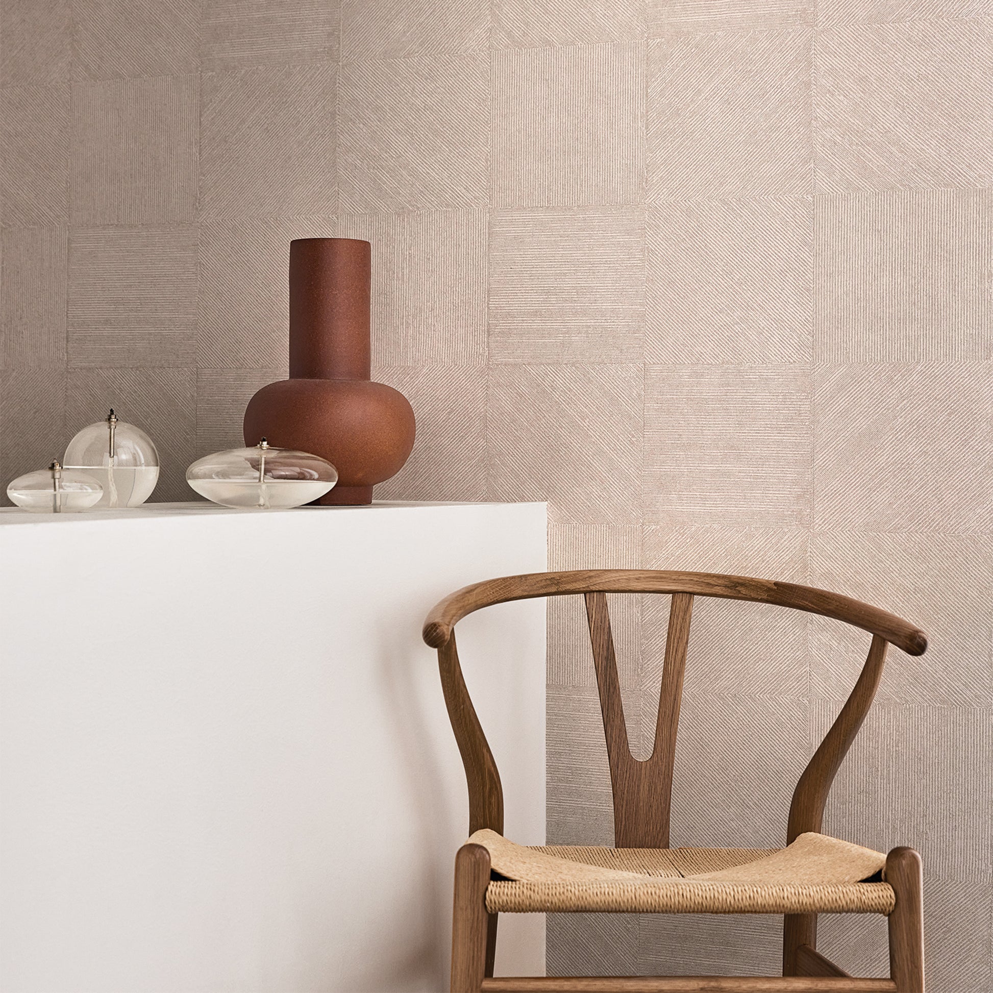 Pierre Frey Romo | Inez Wallcovering – Rose — scenography