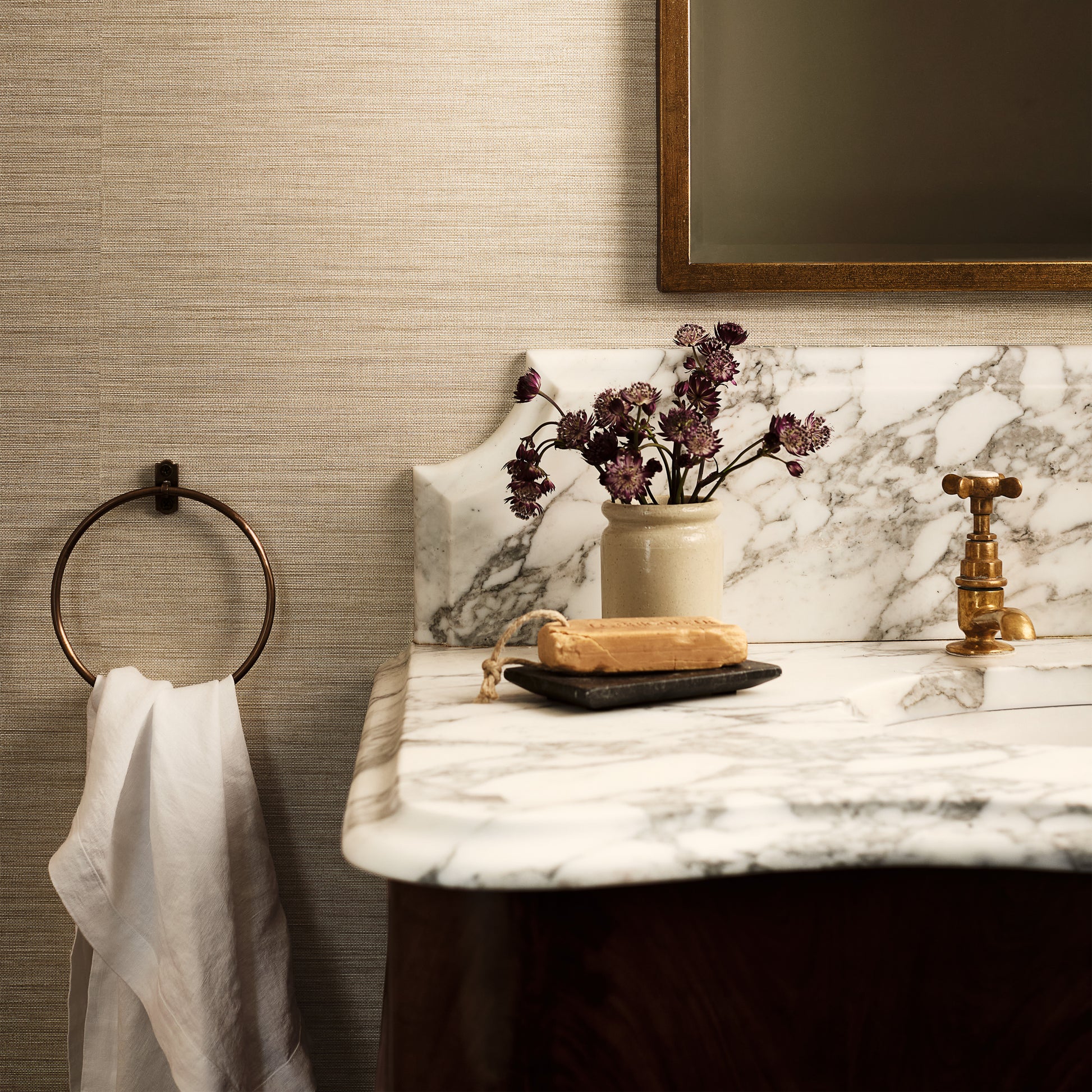 Pierre Frey Romo | Ciro Abaca Embossed Wallcovering – Oat — scenography
