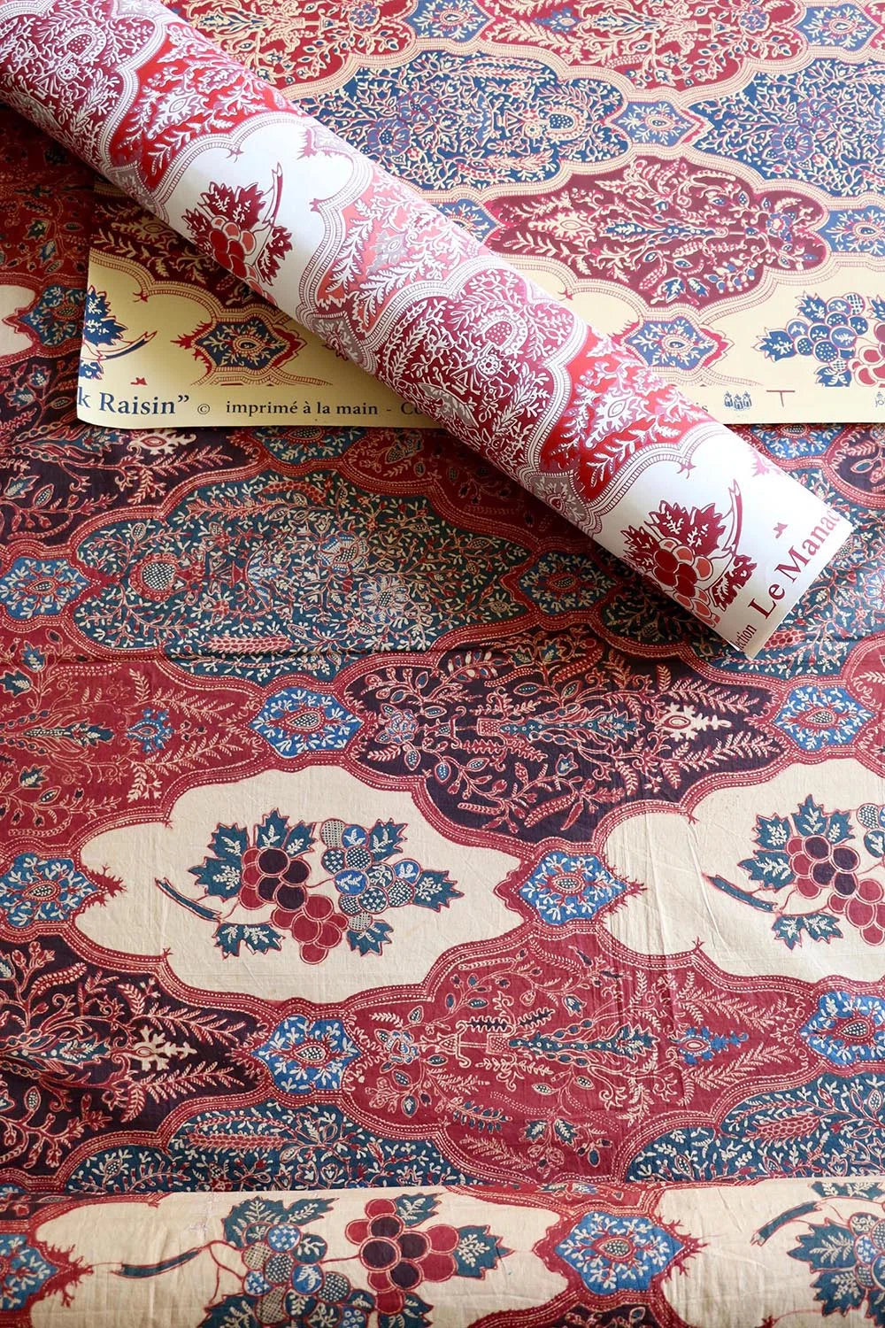 Pierre Frey Batik raisin — scenography