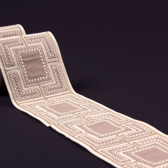 Chandler Appliqué - 893