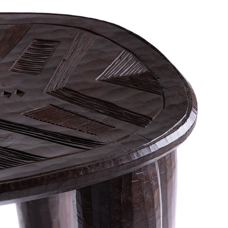 de Le Cuona | African Engraved Table XL No. 16 – Dark Brown