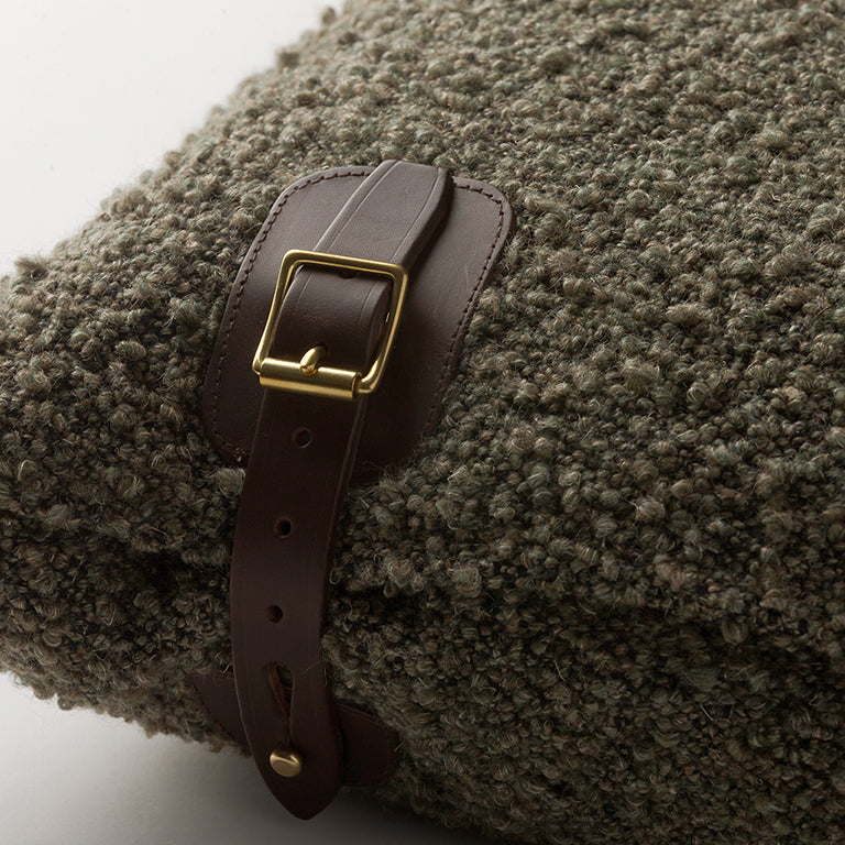 de Le Cuona | Attenborough Buckle Cushion – Swamp