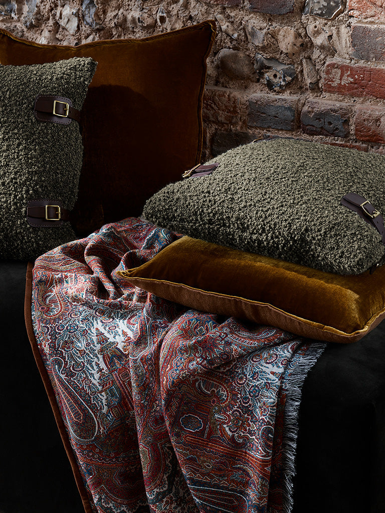 de Le Cuona | Victoria Throw with Fringe & Suede Edge – Ruby