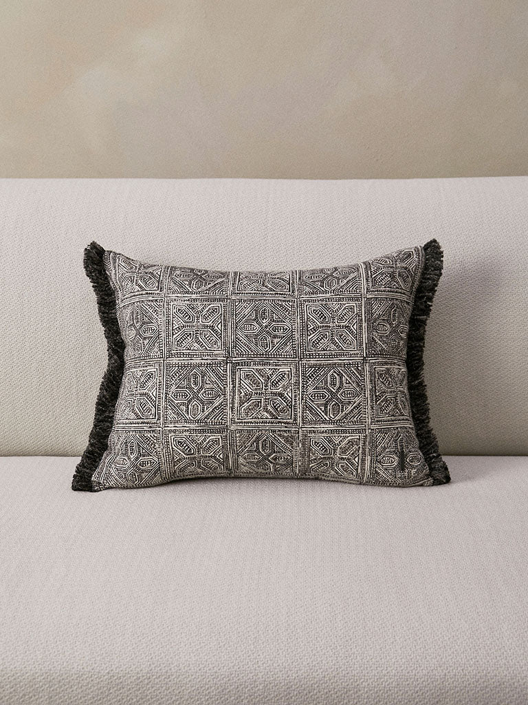 de Le Cuona | Batik Block Print Cushion with Fringing – Charcoal