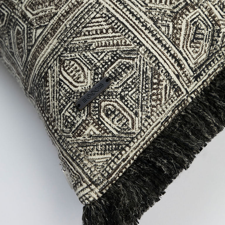 de Le Cuona | Batik Block Print Cushion with Fringing – Charcoal