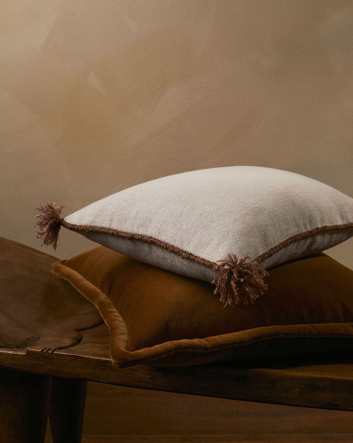 de Le Cuona | Cape Cushion with Braided Cord Trim – Frost