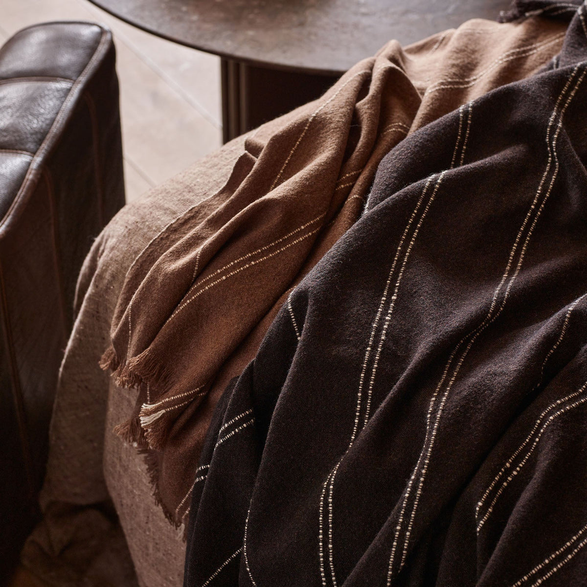 de Le Cuona Pinstripe Cashmere Throw, room setting 3