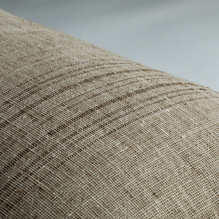 de Le Cuona | Cave Cloth Cushion with Vertical Detail – Rope