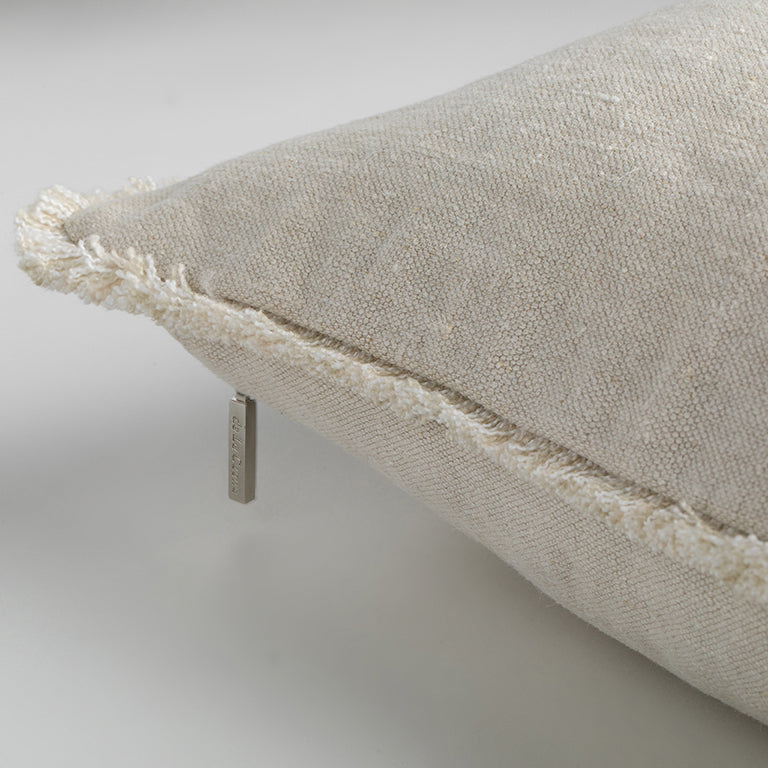 de Le Cuona | Chukka Cushion with Hunter Panel – Tusk/Flax