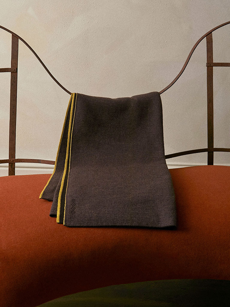 de Le Cuona | Classic Merino Wool Throw – Espresso