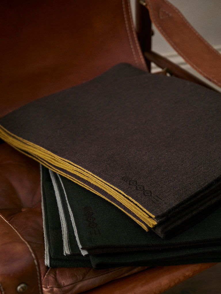 de Le Cuona | Classic Merino Wool Throw – Espresso