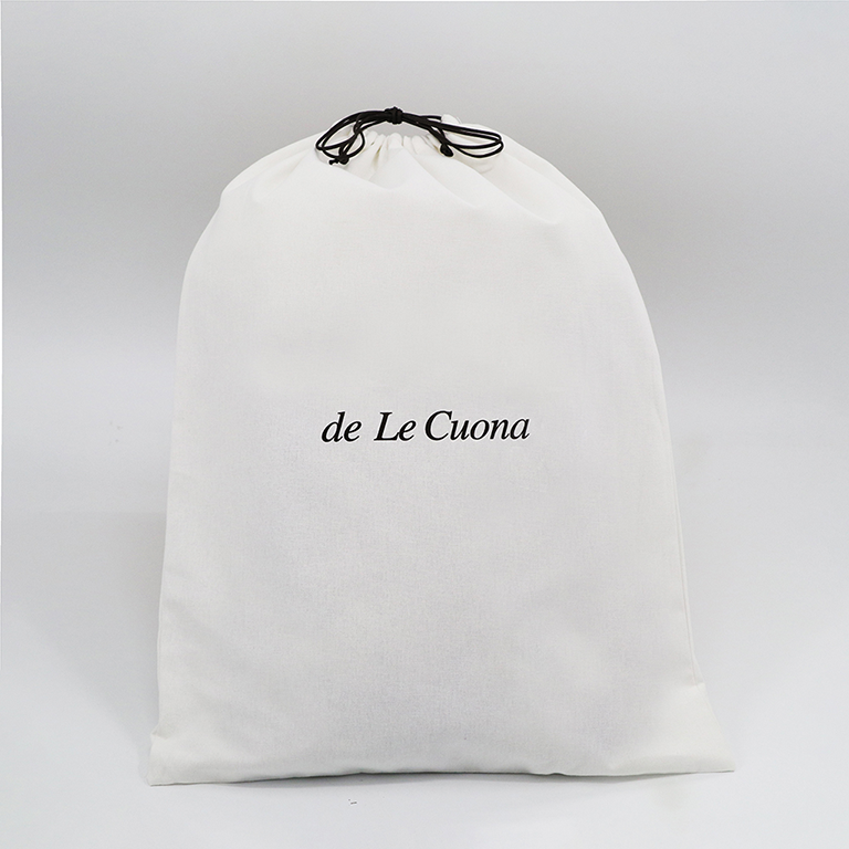 de Le Cuona Petite Banquet Quilted Cushion