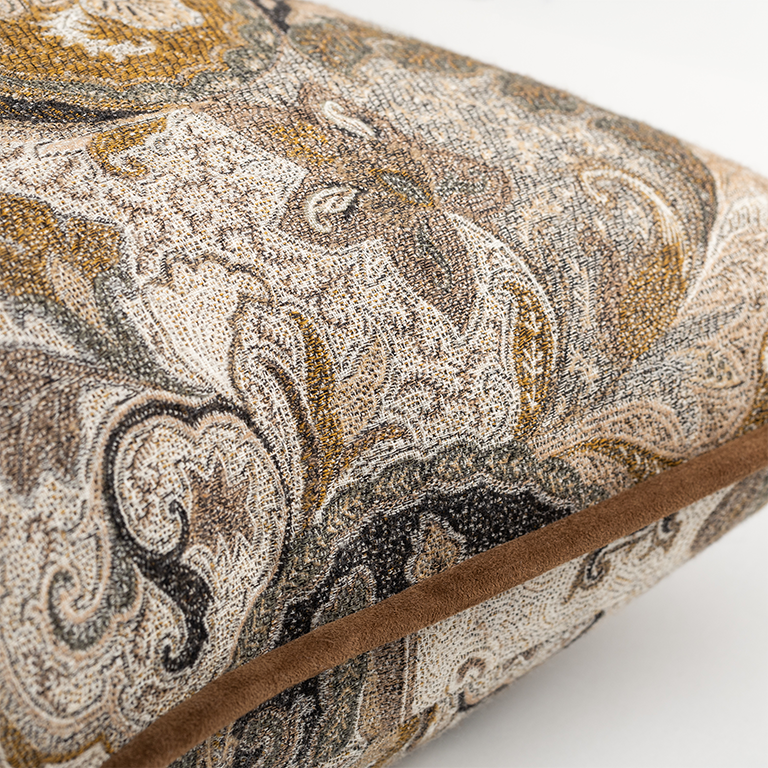 de Le Cuona | Elizabeth Paisley Cushion with Suede Trim – Partridge
