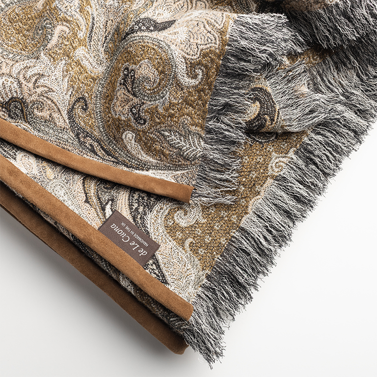 de Le Cuona | Elizabeth Throw with Fringe & Suede Edge – Partridge