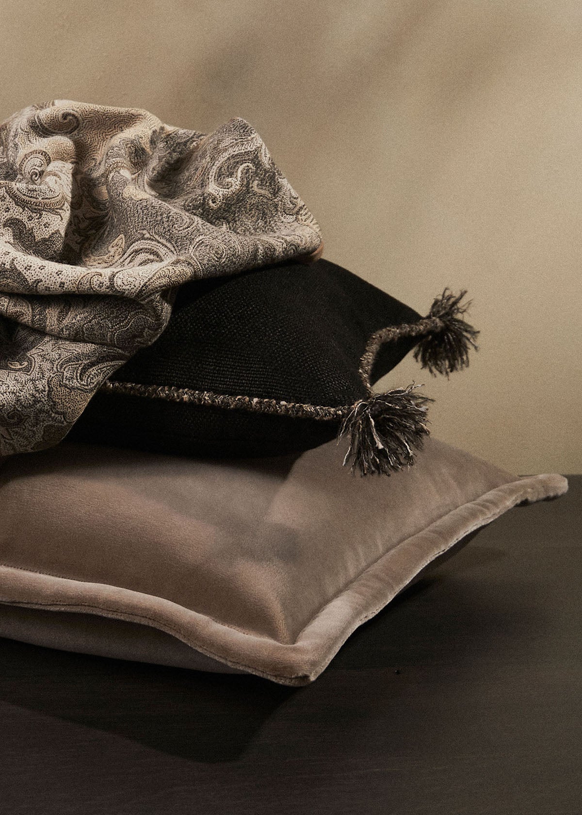 de Le Cuona | Elizabeth Throw with Fringe & Suede Edge – Cygnet