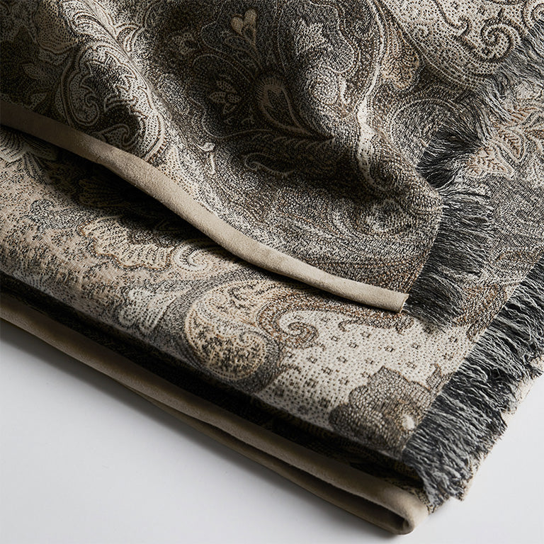 de Le Cuona | Elizabeth Throw with Fringe & Suede Edge – Cygnet