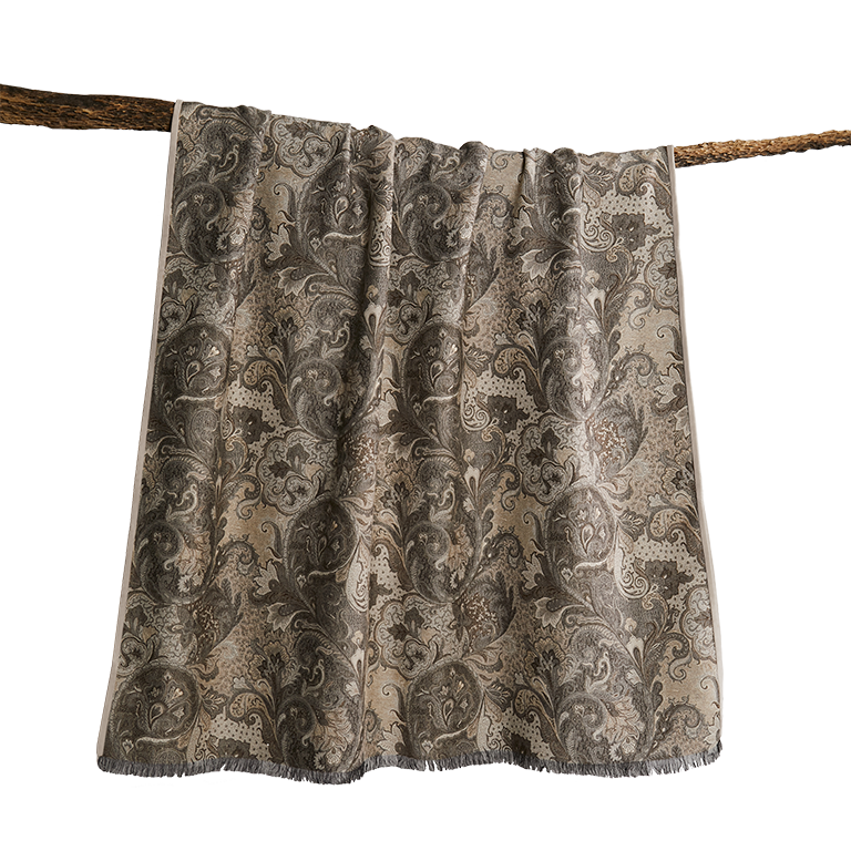 de Le Cuona | Elizabeth Throw with Fringe & Suede Edge – Cygnet