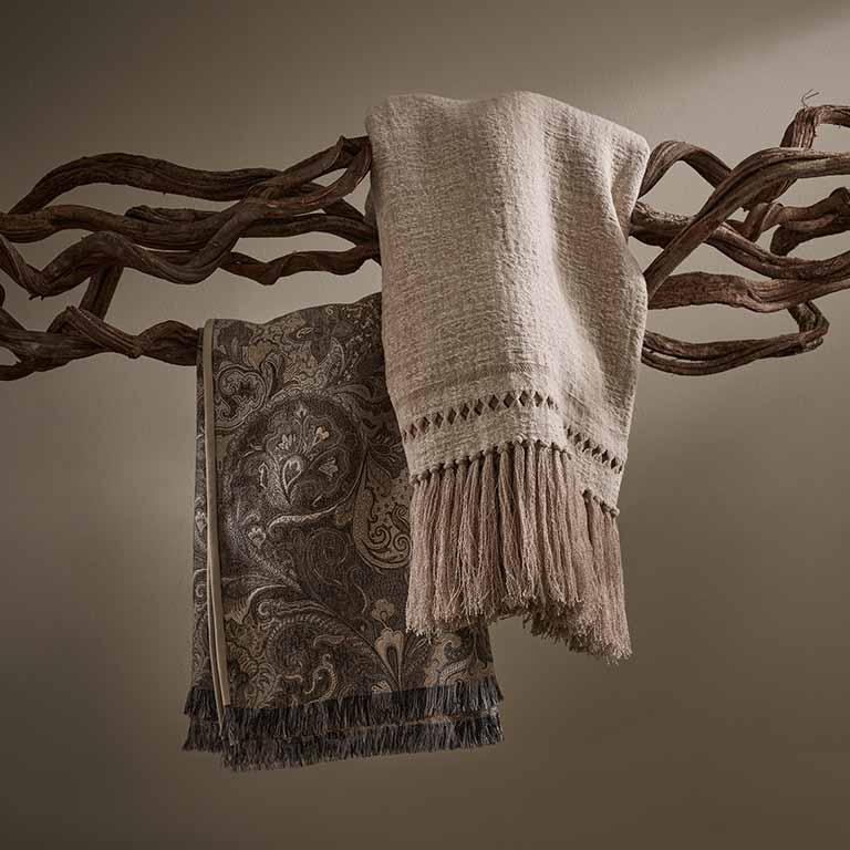 de Le Cuona | Petra Bed Throw with Diamond Detailing – Rose City