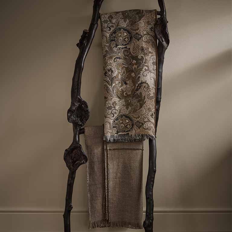 de Le Cuona | Elizabeth Throw with Fringe & Suede Edge – Partridge