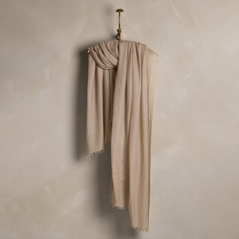 de Le Cuona | Felted Cashmere Shawl – Pebble