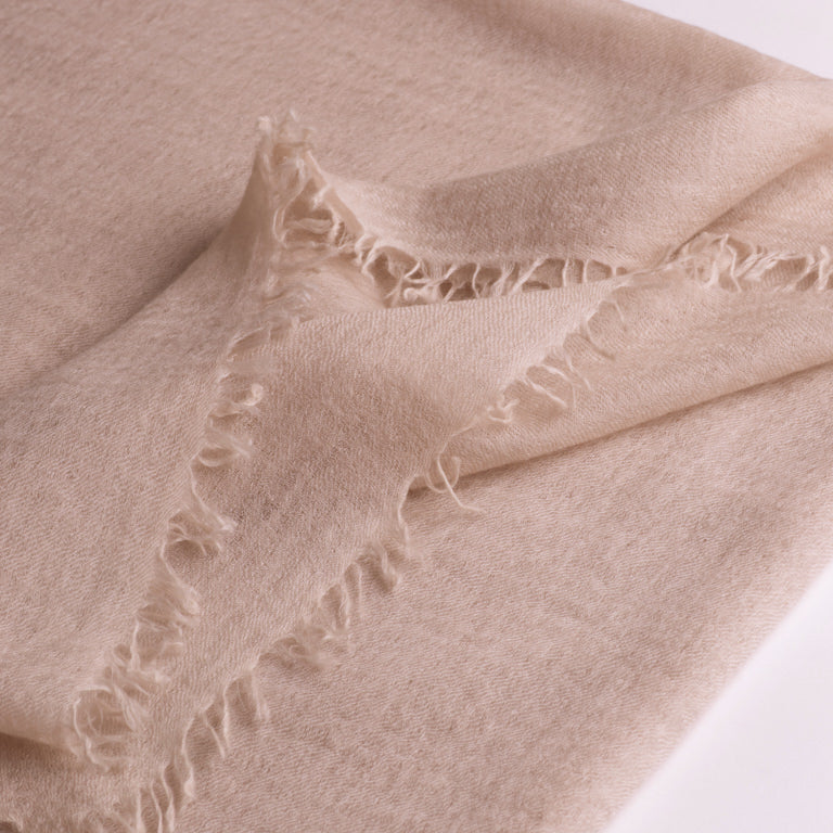 de Le Cuona | Felted Cashmere Shawl – Petal