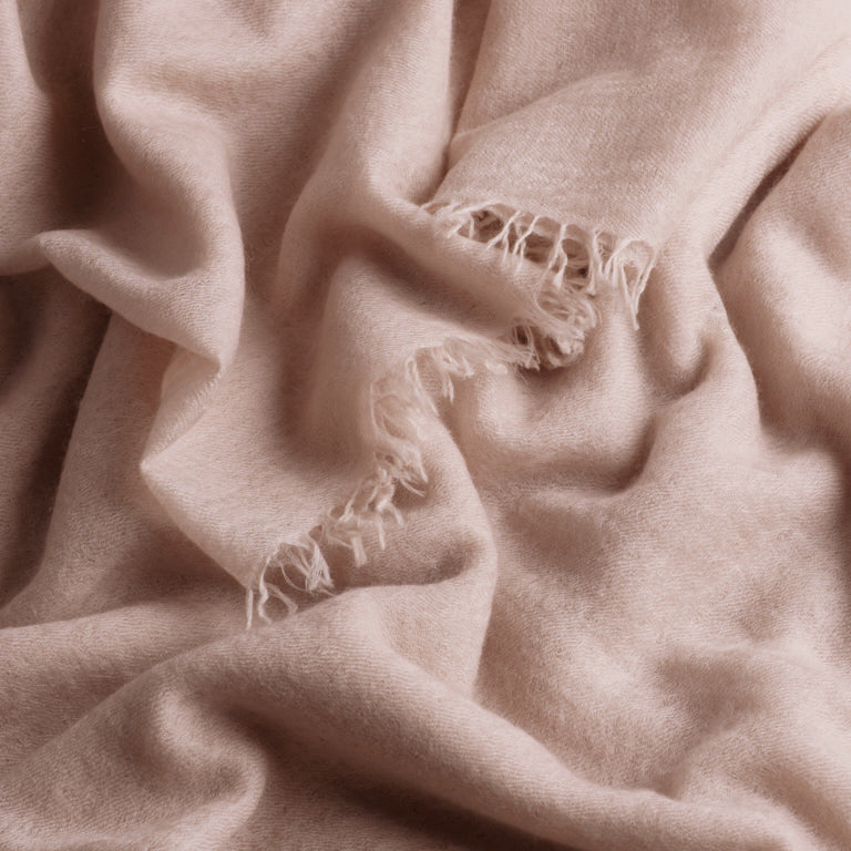 de Le Cuona | Felted Cashmere Shawl – Petal