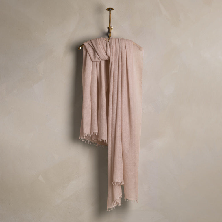 de Le Cuona | Felted Cashmere Shawl – Petal