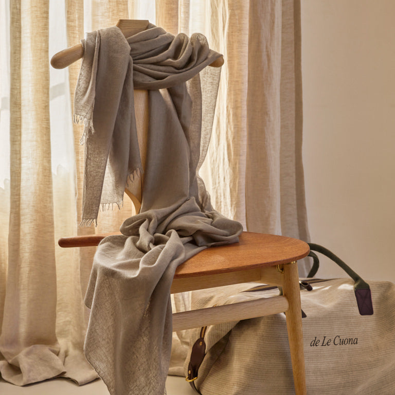 de Le Cuona | Felted Cashmere Shawl – Smoke