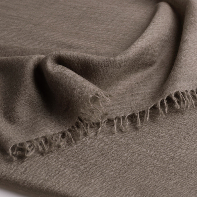 de Le Cuona | Felted Cashmere Shawl – Smoke