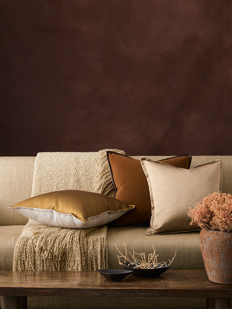 de Le Cuona | Merino Velvet Cushion with Leather Trim – Maple