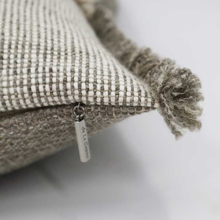 de Le Cuona | Forage Cloth Cushion with Fringing – Gull