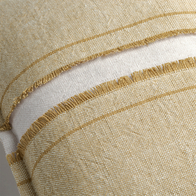 de Le Cuona | Haiku Cushion with Fringe Detail – Straw