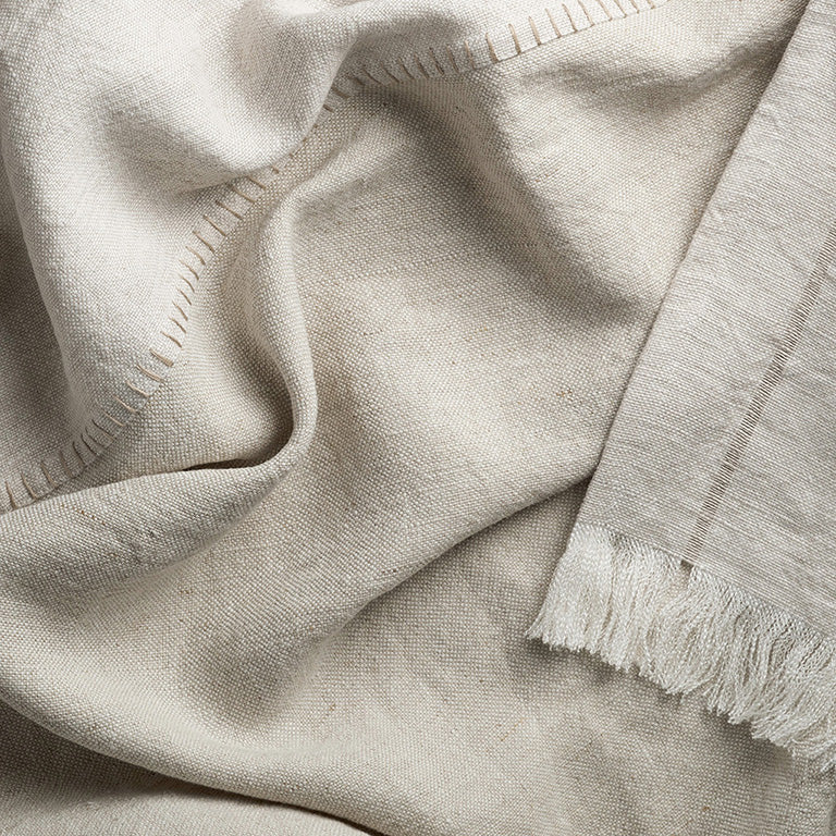de Le Cuona | Haiku Panel Throw – Husk/Paper