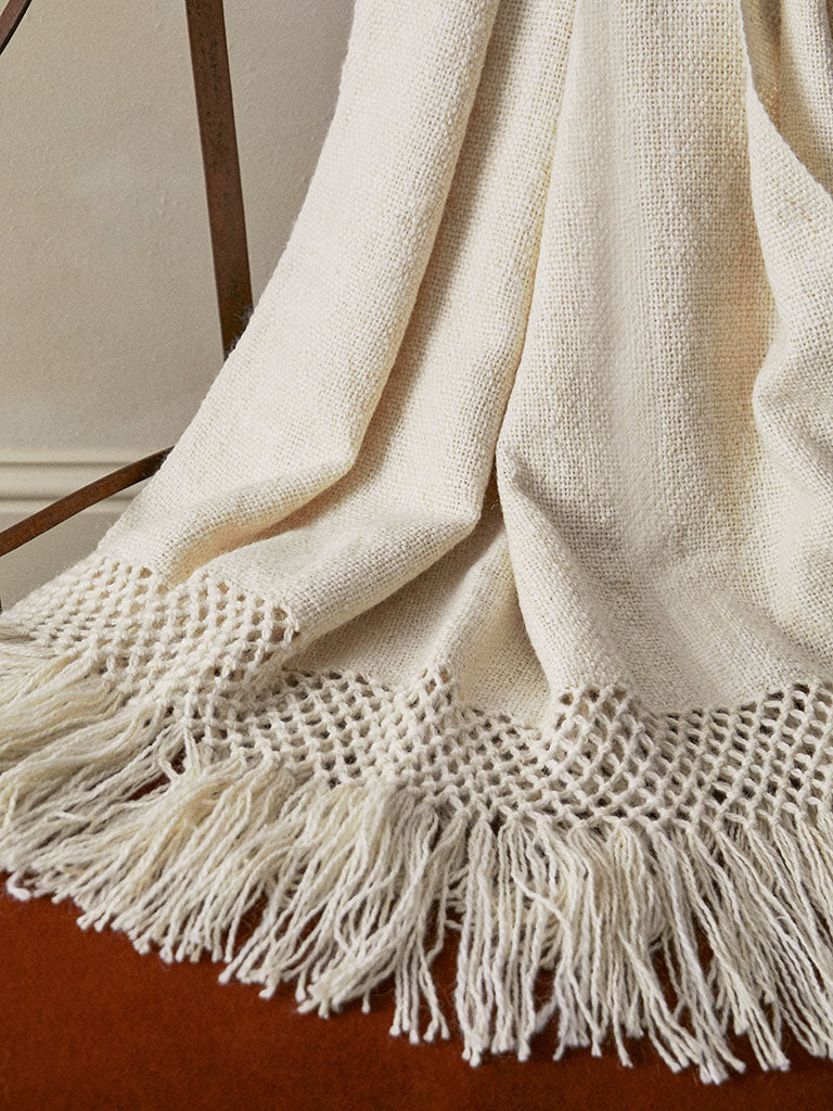 de Le Cuona | Handwoven Llama Throw – Natural Cream